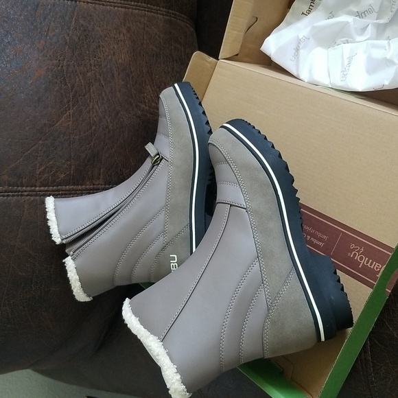 JBU Woman Snowbound In Taupe Size 6 M NIB - Picture 2 of 9